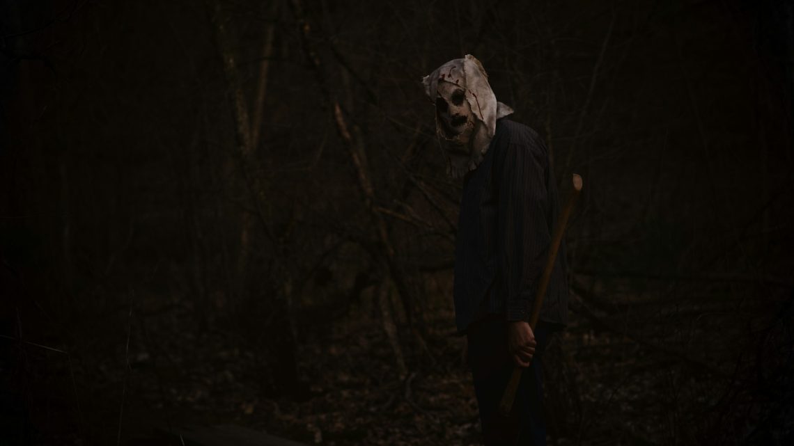 Terror em Destaque: “Five Nights at Freddy’s” Decepciona Críticos, Enquanto “IT: Welcome to Derry” Acelera Lançamento e Promete Horror