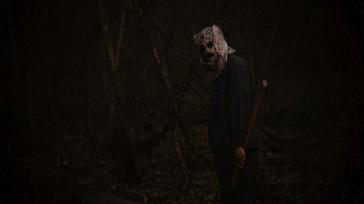 Terror em Destaque: “Five Nights at Freddy’s” Decepciona Críticos, Enquanto “IT: Welcome to Derry” Acelera Lançamento e Promete Horror